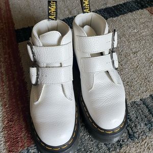 Dr. Martens Devon Heart